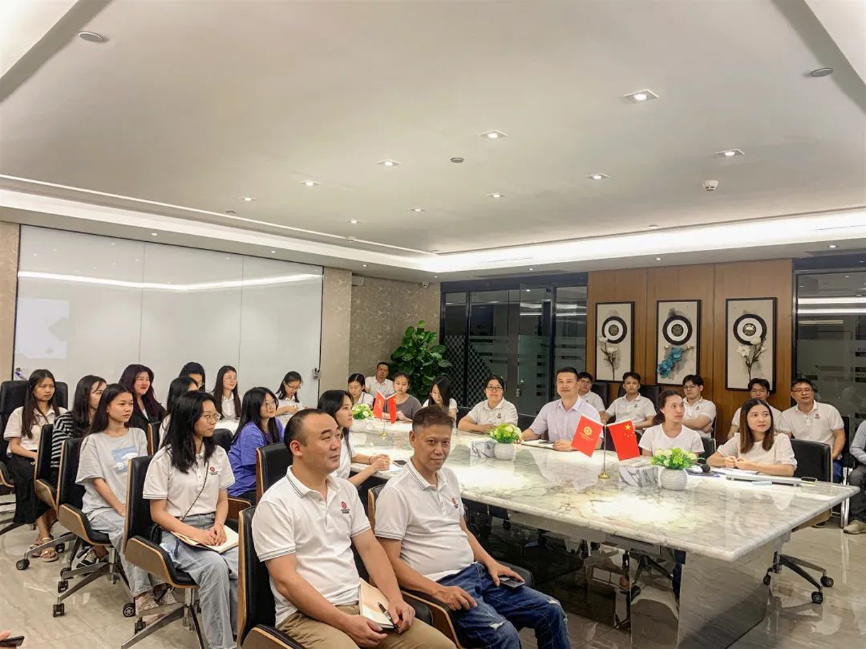 学习税收政策，普及财会知识