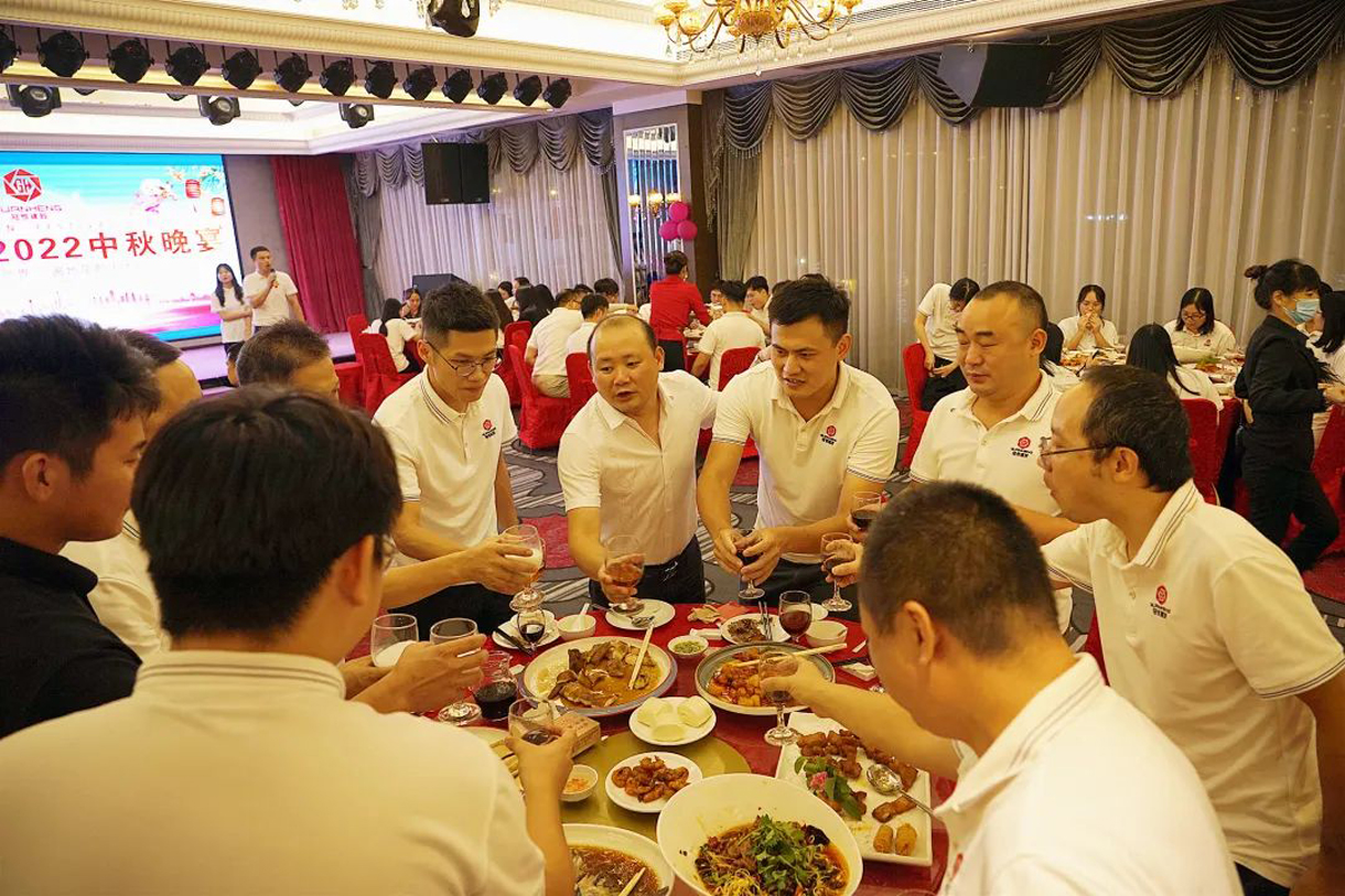 金秋九月、丹桂飘香，温馨团聚、情满中秋!