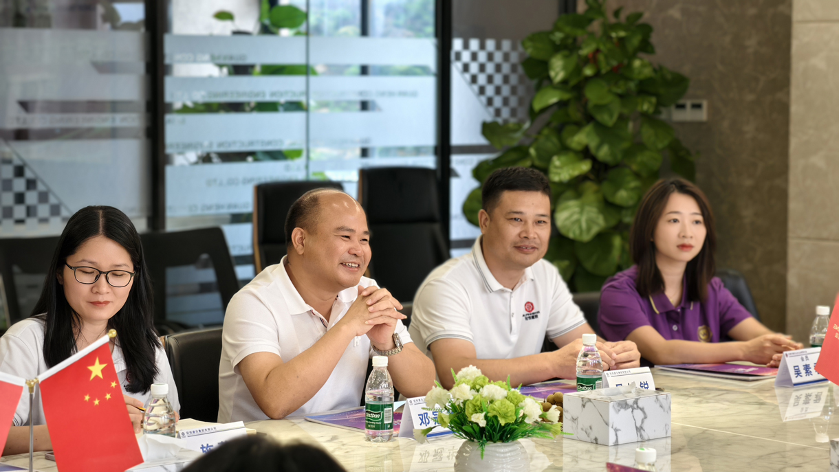 镇女企业家联合会代表来我司参观交流