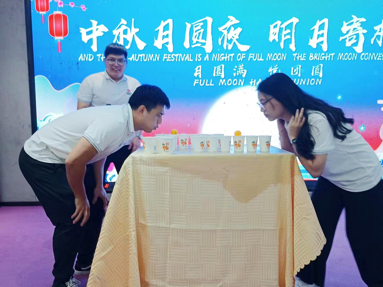 中秋团圆赏秋月、共叙婵娟向瑶台