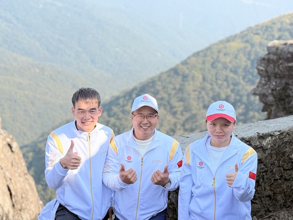 冠恒建设青委会，勇攀高峰迎新年！