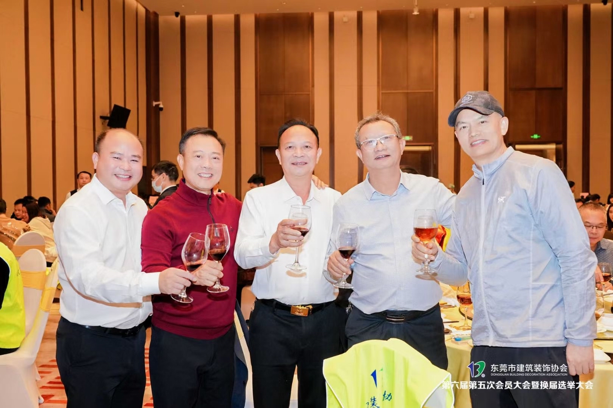 我司邓董荣任市建筑装饰协会会长！