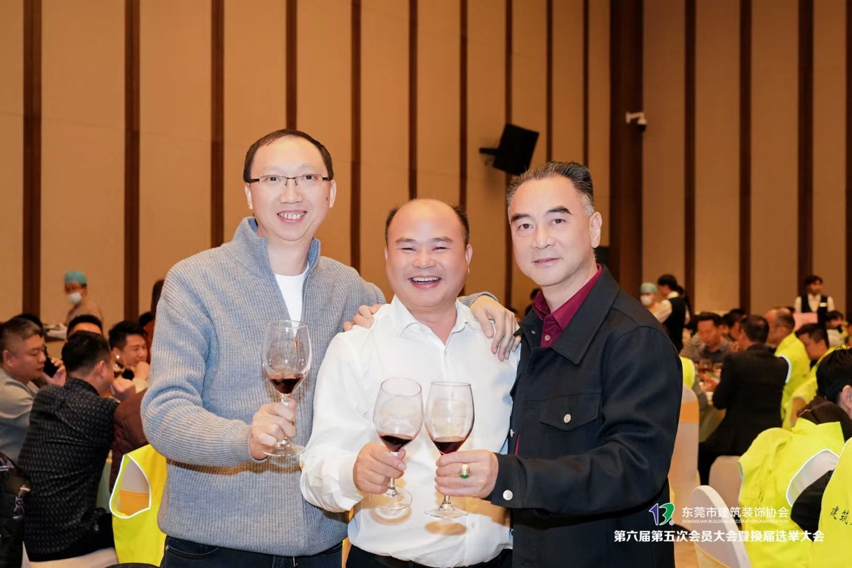 我司邓董荣任市建筑装饰协会会长！