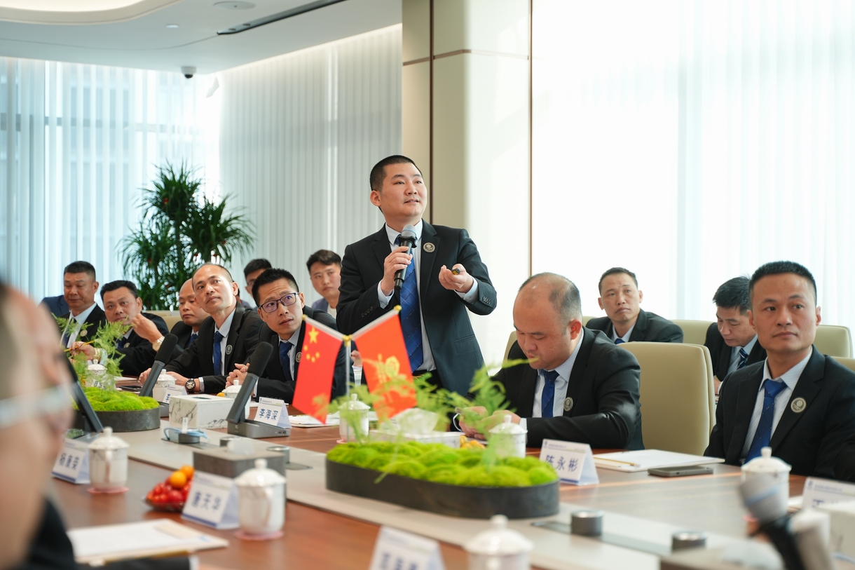 回首奋进路，凝心启征程。