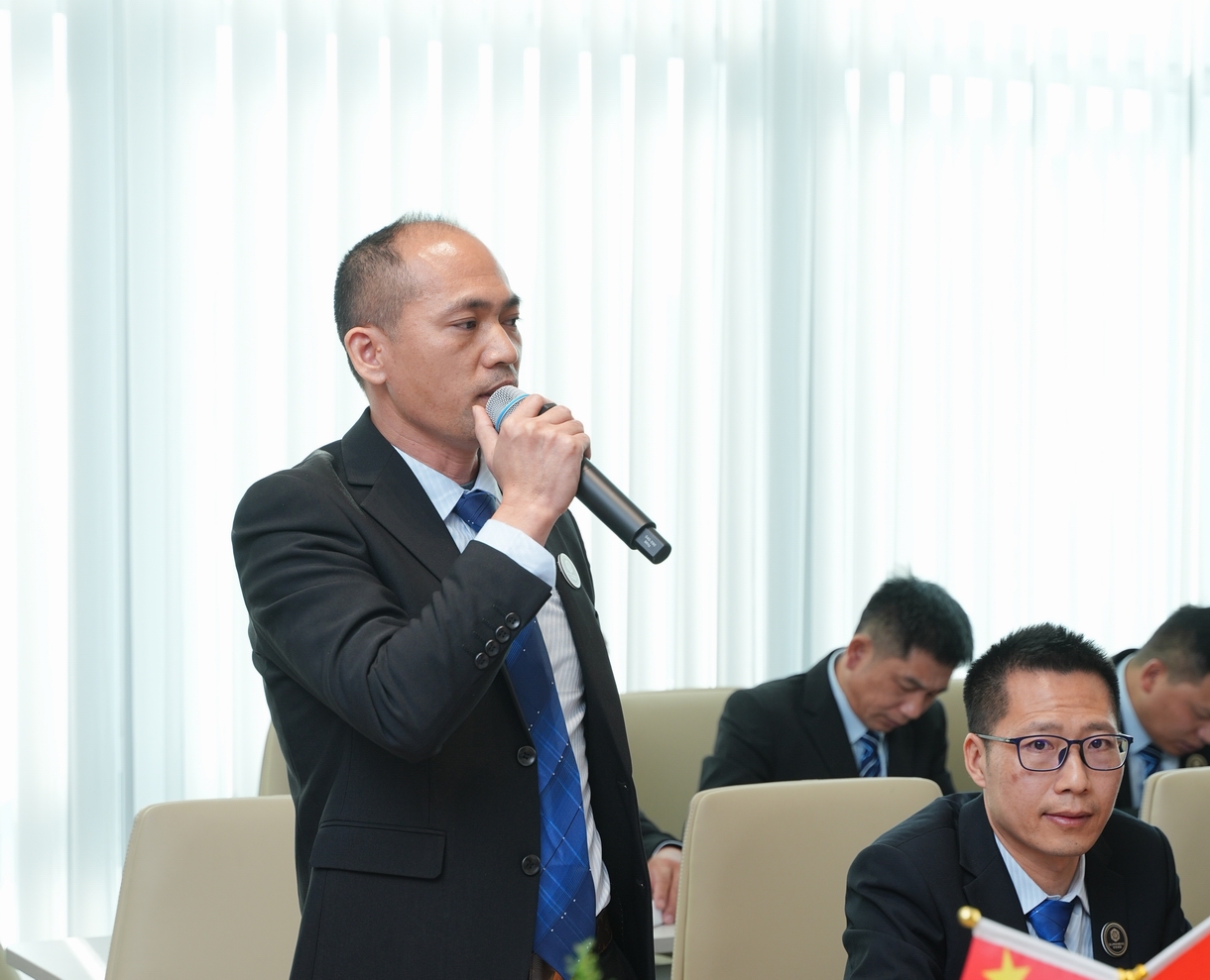 回首奋进路，凝心启征程。