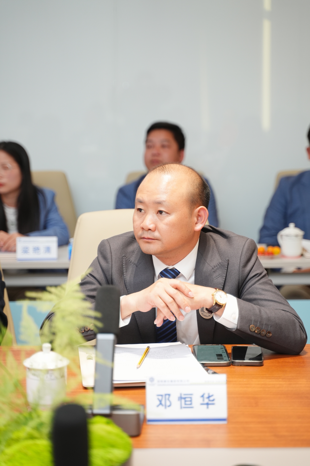 回首奋进路，凝心启征程。