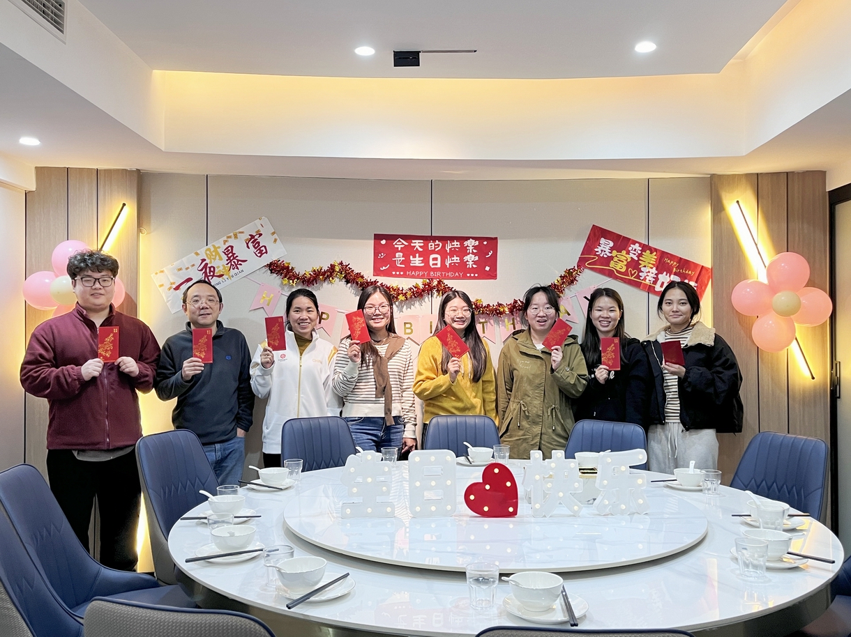 冠恒建设举办春季员工生日会活动