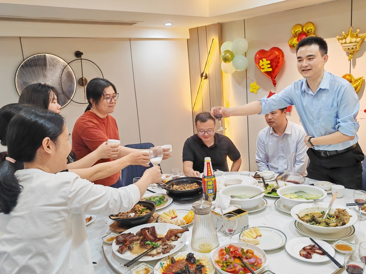 「情暖生辰，集体共庆」冠恒建设生日会暖心回顾