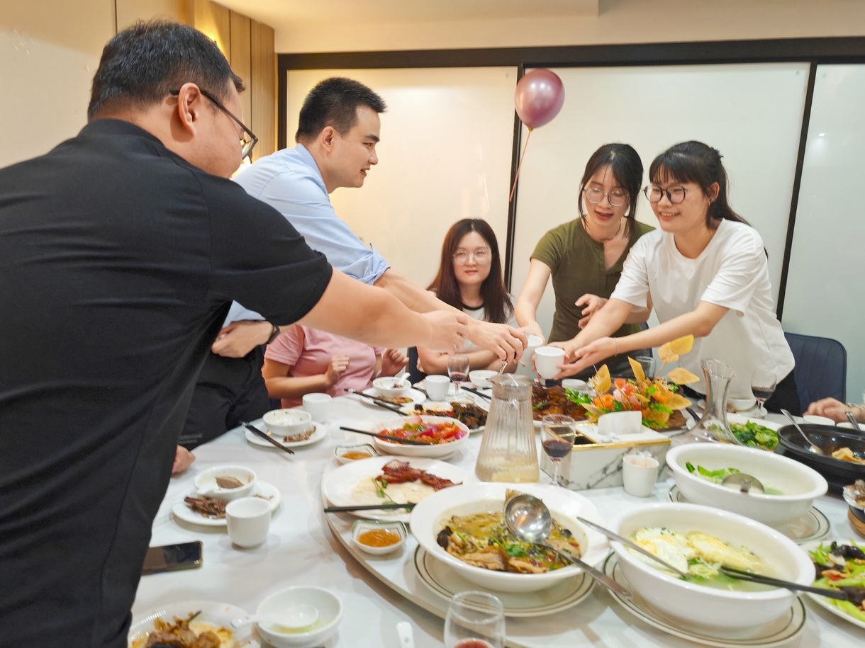 「情暖生辰，集体共庆」冠恒建设生日会暖心回顾