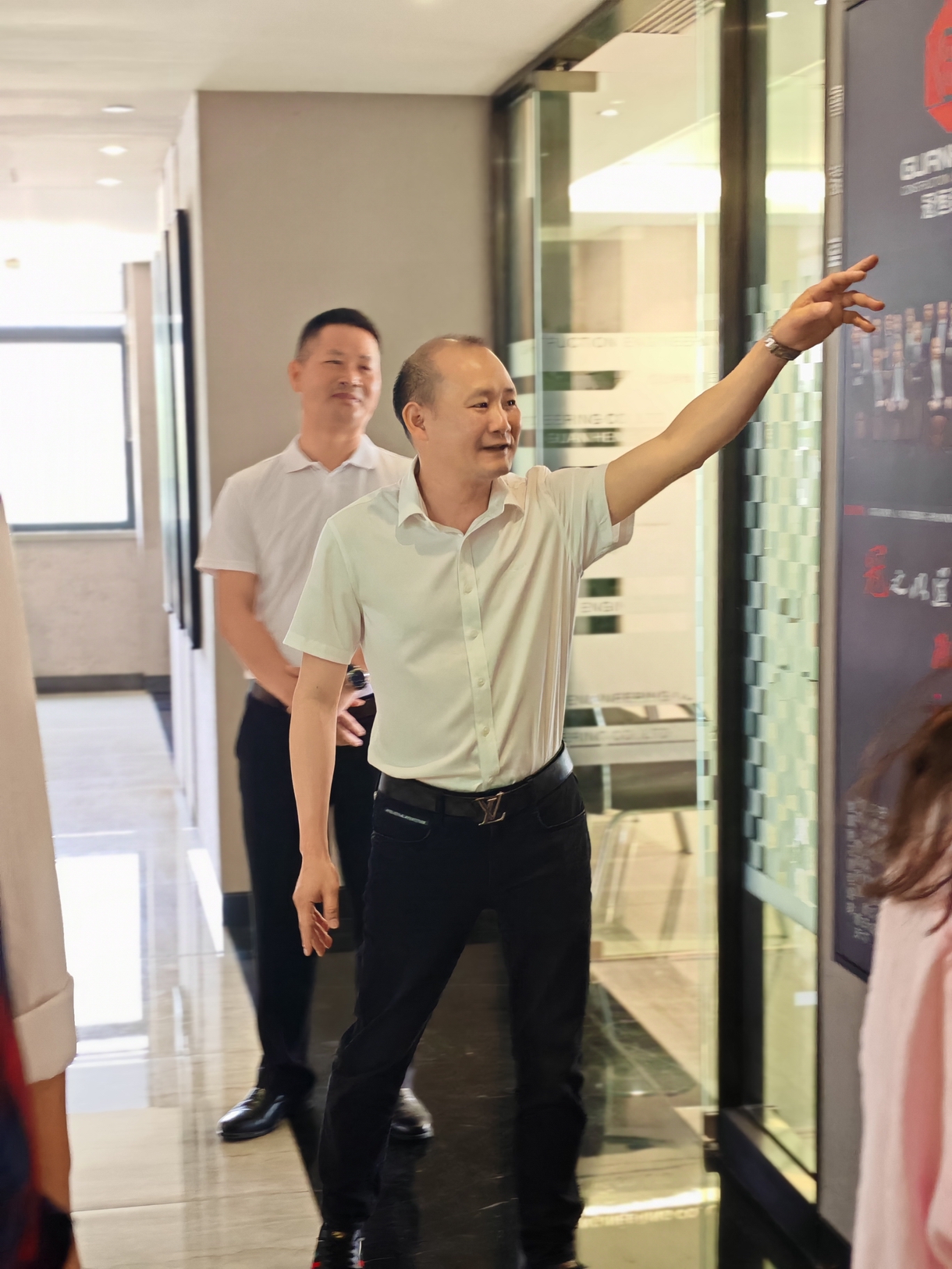 热烈欢迎统战处领导和新阶联莅临
