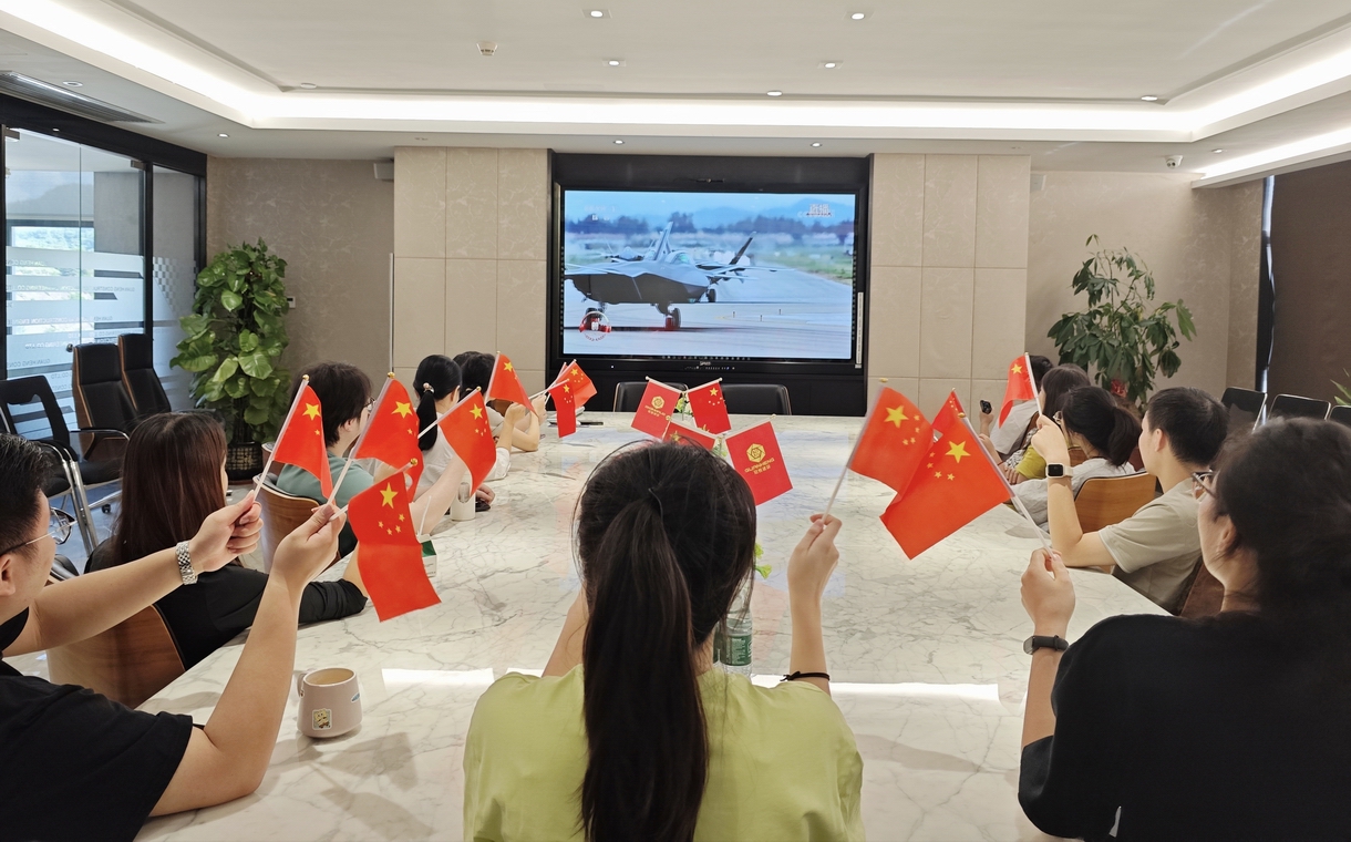 铭记历史，吾辈自强